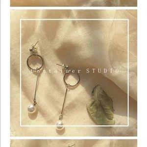 Silver chain earrings with pearl
